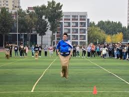 杨瀚森拼抢地板球时后脑勺受到撞击，本人回应：问题不大，谢谢大家关心